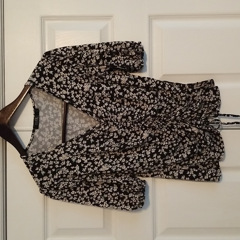 Floral top fitted with tie sz m